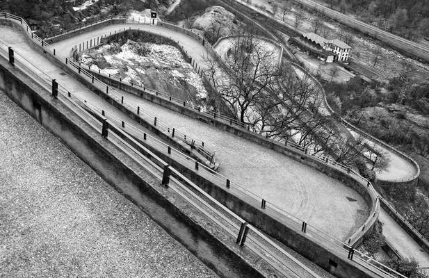 Curve serpeggianti (Forte di Bard, Val D'Aosta)