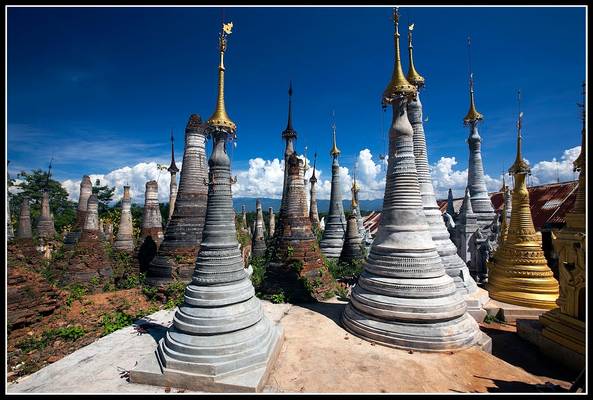Stupas of Shwe Inn Dain Pagoda