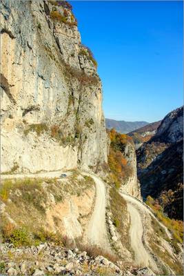 Descending in to Tagaur gorge