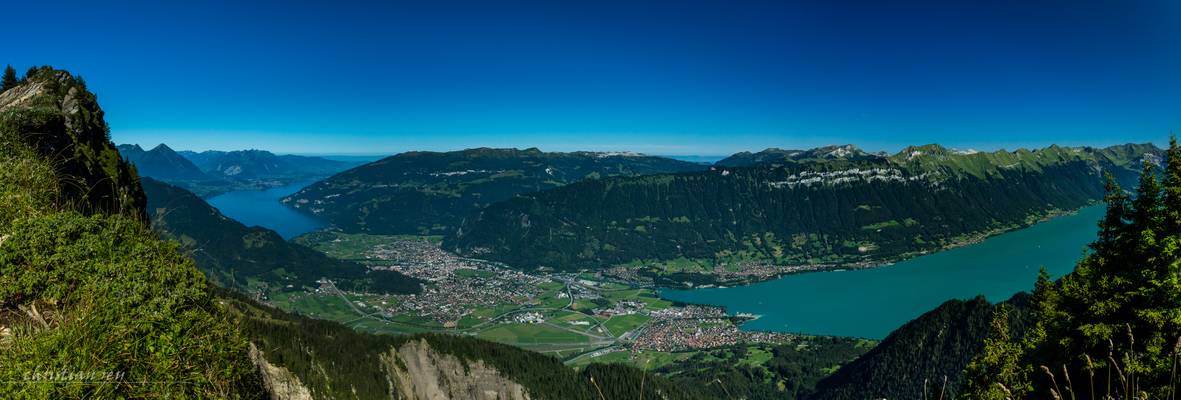 Panorama sur les lacs de Thun et Brienz (Switzerland)