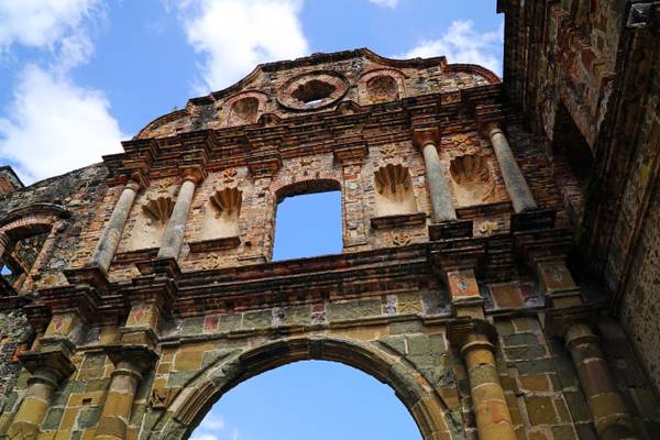 Arco Chato ruined monastery, Panama City