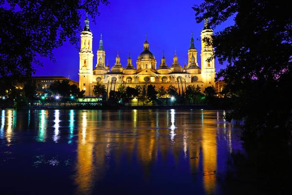 Zaragoza at the blue hour. Majestic Cathedral & its reflection