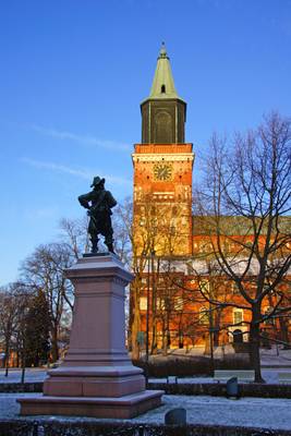 Per Brahe statue & the Cathedal, Turku