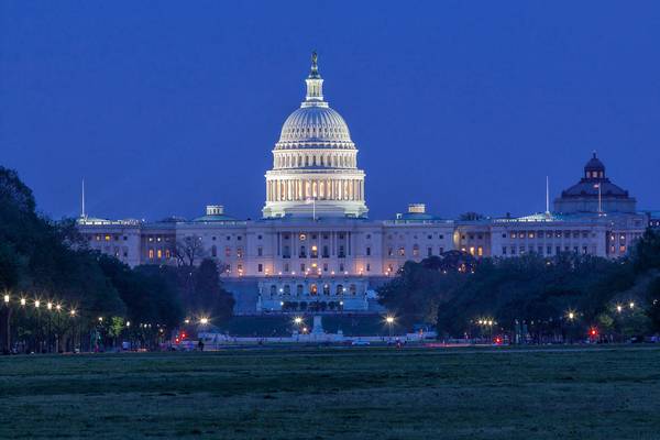United States Capitol in Twilight 黄昏中的国会山