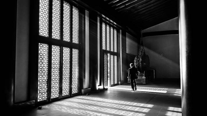 At the temple - Tokyo, Japan - Black and white street photography