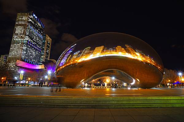 Chicago by night. Cloud Gate reflecting Michigan Ave