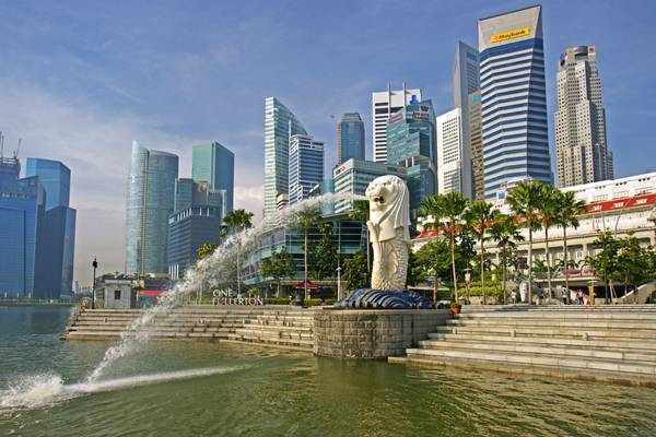Merlion & Singapore skyline