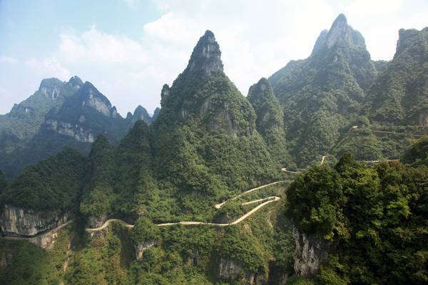Windy 'Snake road' to Tianmen Mountain