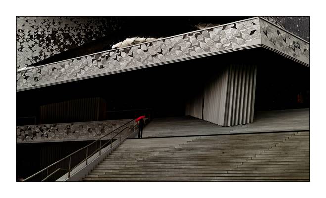 Philharmonie de Paris N°4 - Le parapluie rouge -