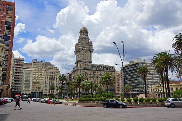 Plaza Independencia & Palacio Salvo, Montevideo